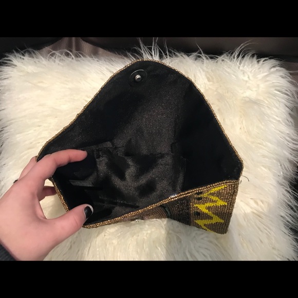 Beaded clutch - Picture 3 of 3